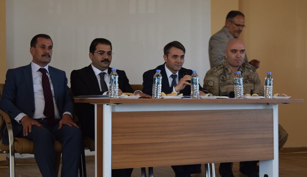 İlçemiz Kaymakamı Metin Esen Çamlıdere Mahallesinde Muhtarlarla Bir Araya Geldi